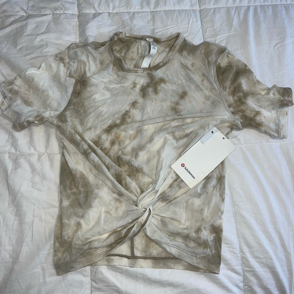 Lululemon Crescent Tee
